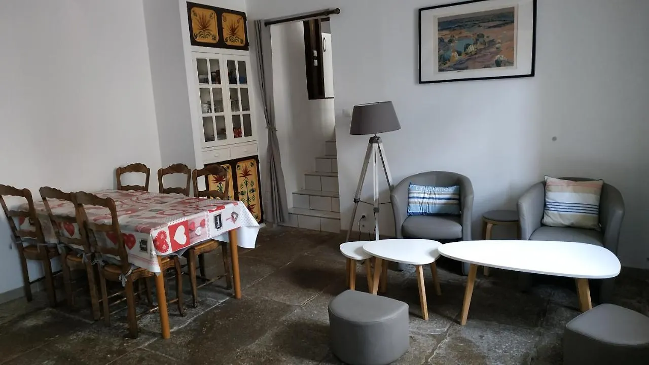BOTOÙ KOAD, maison 2 ÉTOILES, WIFI gratuite, la MER, boulangerie, marché quotidien à 100 pas Douarnenez