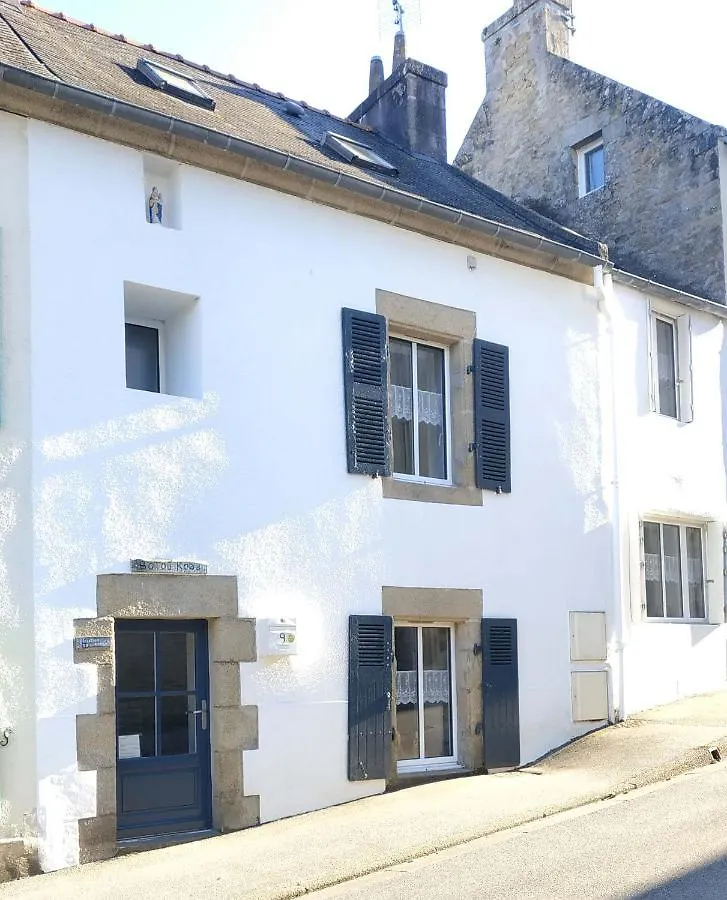 BOTOÙ KOAD, maison 2 ÉTOILES, WIFI gratuite, la MER, boulangerie, marché quotidien à 100 pas Douarnenez Hébergement de vacances