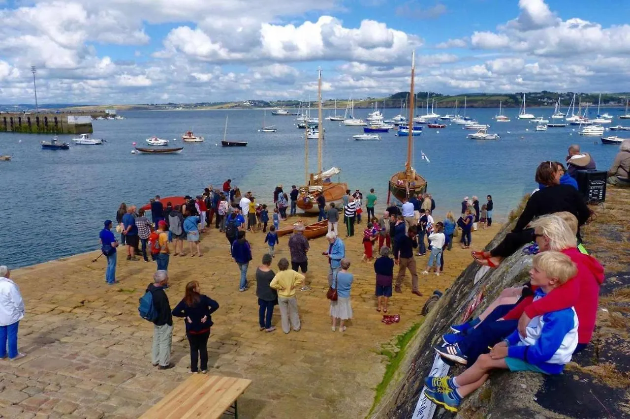 BOTOÙ KOAD, maison 2 ÉTOILES, WIFI gratuite, la MER, boulangerie, marché quotidien à 100 pas Douarnenez France
