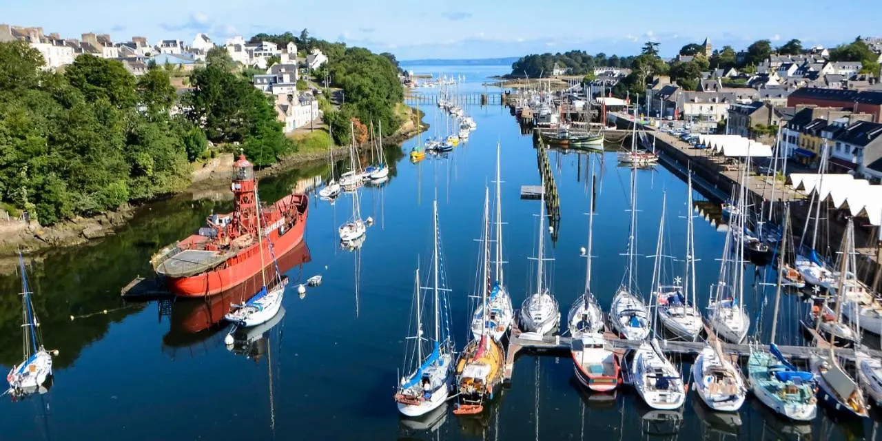 BOTOÙ KOAD, maison 2 ÉTOILES, WIFI gratuite, la MER, boulangerie, marché quotidien à 100 pas Douarnenez 0*,  France