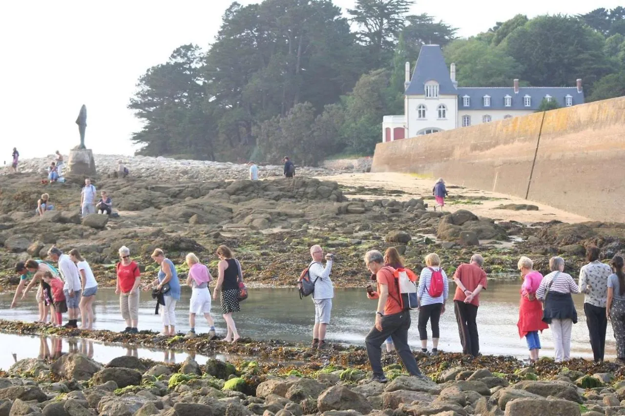 Hébergement de vacances BOTOÙ KOAD, maison 2 ÉTOILES, WIFI gratuite, la MER, boulangerie, marché quotidien à 100 pas Douarnenez France
